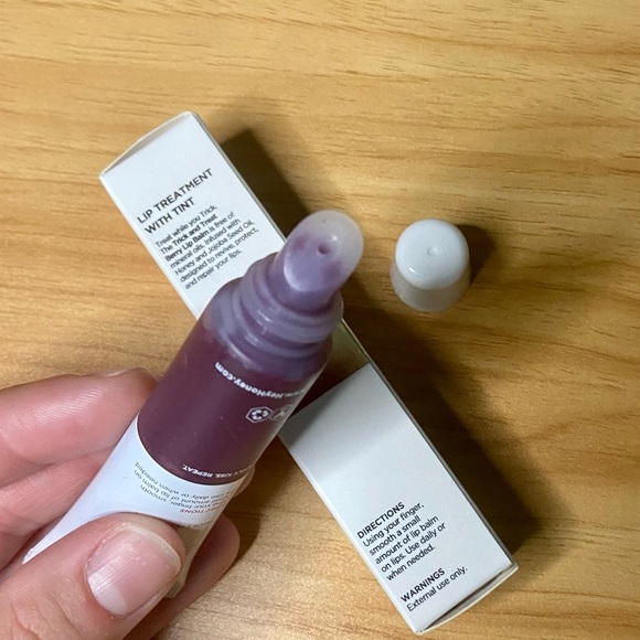 Hey Honey Trick & Treat Berry Lip Balm with Natural Tint - Picture 5 of 9